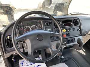 Camion plateau de 20 pieds M2 106 2024 d'occasion, très vendu - 350 CV, automatique, prêt à être expédié dans le monde entier - Product Image 3