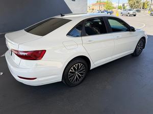 Volkswagen Jetta S SUV 2024, Volante a la Izquierda, Interior Oscuro, Asientos de Cuero, Neumáticos R15, Portaequipajes de Aluminio en el Techo - Product Image 5