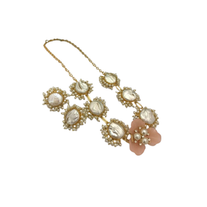 Collier de perles de style antique de qualité supérieure avec pendentif floral et goujons pour la fête nuptiale et les vêtements traditionnels - Product Image 4