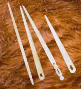 Aguja de tejer artesanal de hueso - Product Image 1