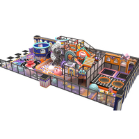 Équipement de terrain de jeu intérieur commercial de style hip-hop, intégrant un espace de jeux souple multi-zones, un trampoline et un parc d'aventure