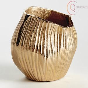 แจกันดอกไม้โลหะพรีเมียมดีไซน์มินิมอล เหมาะสำหรับตกแต่งโต๊ะและจัดแสดงอย่างมีสไตล์ - Product Image 6