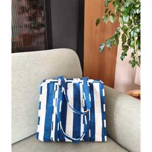 Petit sac fourre-tout bleu marine à rayures, avec poche intérieure zippée, rembourrage matelassé, coton recyclé, sac isotherme portable pour pique-nique - Product Image 1