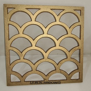 Handmade Aluminium Scallop Deisgn <b>Trivet</b> with Gold Plated Finish - Product Image 2