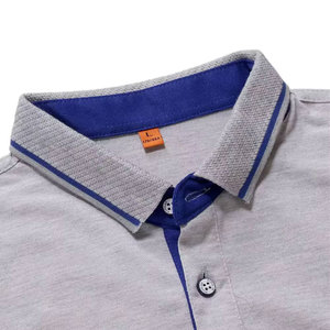 Polo à manches courtes gris pour homme avec bordure bleue, boutons, design tricoté décontracté - Product Image 4