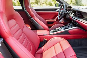 2024   PO O R S C H E     911   Turbo  .S. Coupé, Bajo Kilometraje, Caja de Cambios Automática, Volante a la Izquierda, Neumáticos R20, Estado Oscuro - Product Image 2