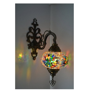 Lámpara de Mosaico de Aluminio Colorida, Artículo Decorativo para Interiores de Estilo Ecléctico con Incrustaciones de Vidrio Hechas a Mano - Product Image 6