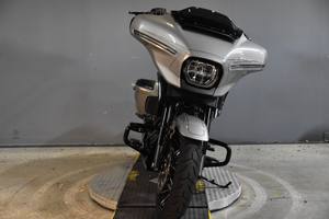 Harley-Davidson Usada del 2023 ®   CVO ™   Street Glide ®   FLHXSE disponible para la venta - Product Image 5