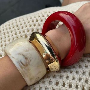 Bracelet élégant en résine avec copeaux d'agate incrustés, fait main, étanche, vintage, géométrique, unisexe, personnalisable, cadeau d'affaires, logo personnalisé - Product Image 1