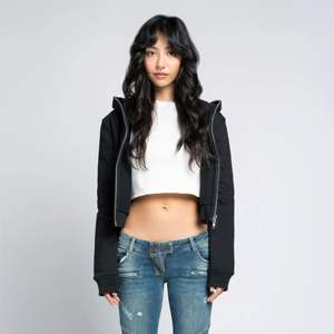 Sweat à capuche court et zippé pour femme de qualité supérieure, doux et durable, idéal pour un usage quotidien et une superposition - Product Image 4