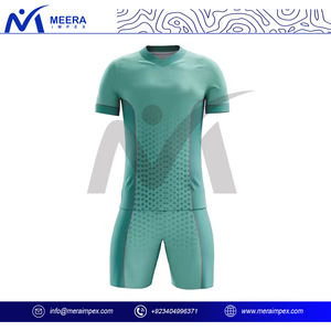 Ensemble maillot et short de football pour hommes de haute qualité Kit de football à sublimation personnalisé Vêtements de travail légers et durables pour l'entraînement - Product Image 2