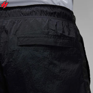 Pantalones deportivos personalizados de nailon para hombre, pantalones cortavientos de poliéster de cintura alta de alta calidad, impermeables a rayas - Product Image 3