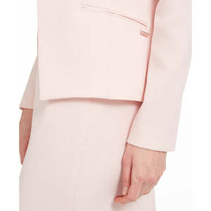 Blazer da Donna Calvin Klein Rosa Scuro Taglia 4, Giacca Asimmetrica Texturizzata per Business con Bottoni Decorativi Ricamati e Motivo Stampato - Product Image 3