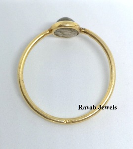 แหวนพลอยมูนสโตนสีรุ้งธรรมชาติ6x8มม. สีเงินสเตอร์ลิง925ทึบรูปทรงรีเวอร์เมลสีรุ้งธรรมชาติขนาด6x8มม. - Product Image 4