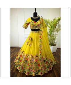 Lahenga y Choli Estilo Chunni Estampado Multicolor para Mujer, Terciopelo, Traje de Novia Pesado, para Ocasiones Especiales - Product Image 5
