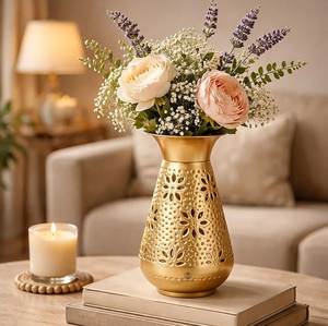 Vase à fleurs en laiton doré avec motif floral, décoration de table pour la maison, centre de table pour le salon - Product Image 1