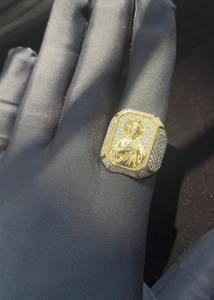 Anillo St. Jude de oro de lujo de suministro directo de fábrica con diamantes CZ brillantes para uso diario disponible para precio de exportación - Product Image 4