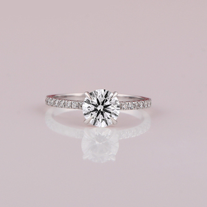 Anillo de Compromiso con Diamante Cultivado en Laboratorio de Corte Redondo, Engaste Pavé, Chapado en Oro Sólido de 14K, Estilo Clásico y Moderno de Lujo, Anillo de Regalo para Mujer - Product Image 1
