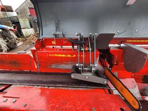 Livraison gratuite Hakki Pilke 43 Pro, processeur de bois professionnel, capacité de 15 tonnes de bûches de 430 mm, PTO / 15 kW, convoyeur hydraulique électrique - Product Image 5