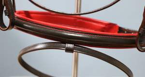 Turners Superbe bride d'équitation Cavesson en cuir noir avec rênes Bride de cheval en cuir véritable multicolore chaud - Product Image 3