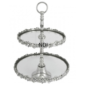 Support à cupcakes tendance en métal nickelé avec bordure en laiton pour la décoration de table d'hôtel, accessoires de mariage - Product Image 1