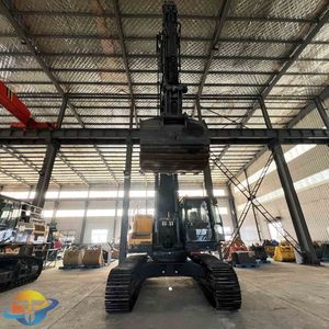 Excavatrice sur chenilles VOLVO EC480 90% neuve, solide et durable pour les travaux lourds avec moteur Cummins, poids opérationnel de 6 tonnes, vendue d'occasion - Product Image 3