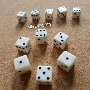 Mn Export ลูกเต๋าเล่นเกมทำมือทรงสี่เหลี่ยมกระดูกควายทนทานและมีการออกแบบและกำหนดขนาดได้เอง - Product Image 1