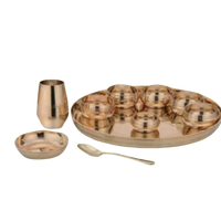 Sagan Thali Ensemble de 10 pièces traditionnel en laiton plaqué Ensemble de cadeaux pour les mariages Festivals Pooja Rituals Vaisselle décorative indienne