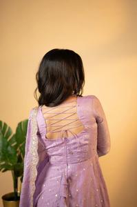 Traje de diseñador Chinnon Anarkali con bordado floral y traje festivo tradicional Dupatta para mujer a juego - Product Image 3