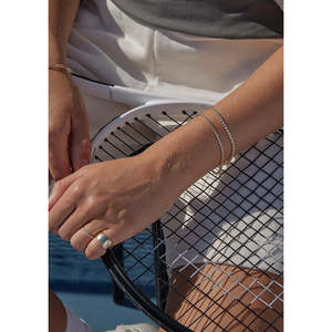 Pulsera de tenis Madison con diamantes en oro blanco, elegante accesorio de moda - Product Image 3