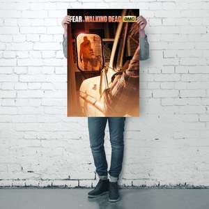 Affiche moderne « Fear the Walking Dead » : Zombie dans le rétroviseur – Tableau mural sur toile avec cadre noir - Product Image 2