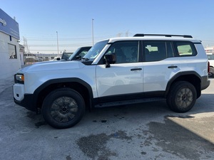 Neuf/Occasion 2024 pour PRADO LC250 2.4L SUV Automatique 4x4 R20 Cuir Gauche Option Or Essence Feux LED - Product Image 2