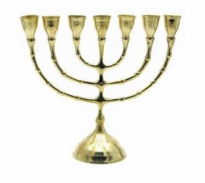 Support de bougie en laiton fait à la main pour les occasions festives, élégant porte-bougie en laiton pour hôtel et restaurant à prix abordable - Product Image 2