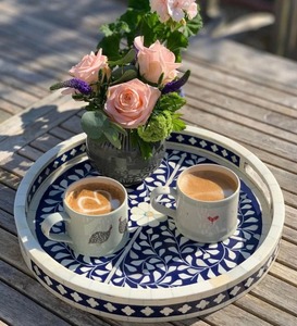 ถาดเสิร์ฟทรงกลมฝังลายกระดูก พร้อมสีที่กำหนดเอง สำหรับบ้านและโรงแรม หรูหรา ขนาดสั่งทำ งานฝีมือทำมือ ทันสมัย ทนทาน งานศิลปะ - Product Image 3