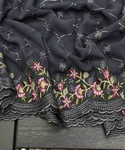 Magnifique saree Banarasi avec broderie de diamants et détails de perles pour mariage et réception - Product Image 3