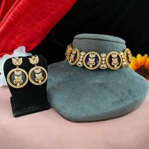 El sofisticado conjunto de gargantilla de piedra victoriana de circón y moissanita se adapta elegantemente alrededor del cuello y crea un aspecto real para fiesta - Product Image 2