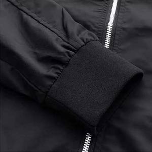 แจ็คเก็ตบอมเบอร์ผ้าแคนวาสโพลีเอสเตอร์ 100% ปักโลโก้ตามสั่ง รุ่นใหม่ล่าสุด ปี 2026 สำหรับผู้ชาย สไตล์ลำลอง ซิปสีดำ กันน้ำ กันลม - Product Image 5