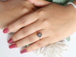 แหวนหมั้นแบบตัดทรงหกเหลี่ยมสำหรับงานแต่งงานของผู้หญิงทำจากทับทิมสีดำชุบโรสโกลด์สำหรับงานแต่งงานการออกแบบเครื่องประดับชั้นดี - Product Image 5