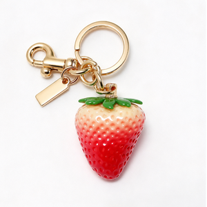 Lindo llavero de acrílico con forma de fresa, colgante de mosquetón con purpurina, amuleto para bolso en rojo, rosa y morado, llavero de resina con forma de fresa y anillo con purpurina - Product Image 4