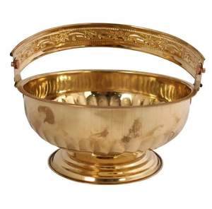 ถังใส่ดอกไม้ Puja ทองเหลืองขัดเงาสีทองล้วนดีไซน์ทำด้วยมือพร้อมที่จับ - Product Image 1