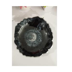 Elegancia y encanto moderno para su hogar con este tazón de resina bellamente hecho a mano - Product Image 5