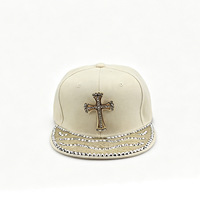 Casquette Snapback à visière plate avec emblème croix en strass, ton or, style streetwear, réglable, unisexe pour hommes et femmes, pour fêtes et usage quotidien