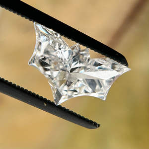 เพชรทรงแบทแมนเพาะเลี้ยงในห้องปฏิบัติการ 1.02 กะรัต รับรองโดย IGI สำหรับจี้ แหวน หรือต่างหูแบบติดหู ของขวัญวันครบรอบ - Product Image 1