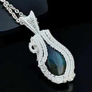 Elégant collier pendentif en labradorite fait à la main plaqué or fil d'argent enroulé bijoux en pierres précieuses pour femmes - Product Image 5