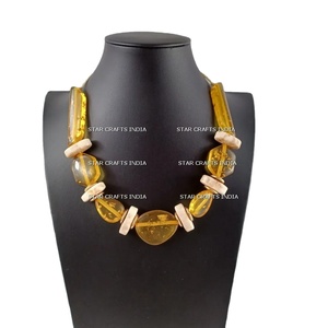 2023 nuevo collar de gargantilla de resina transparente de Color caramelo naranja joyería mujer declaración India collar de acrílico con babero grande - Product Image 1