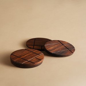 Ensemble de 4 sous-verres ronds en bois de qualité supérieure pour la maison moderne Ensemble de 4 sous-verres en bois durables pour les cafés et les bureaux - Product Image 4