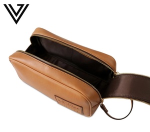 Kit de viaje impermeable con cremallera de cuero genuino ligero para hombre/mujer, Mini diseño de logotipo en relieve, neceser compacto resistente - Product Image 2