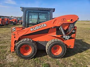 รถตักล้อยางแบบตีนตะขาบ คูโบต้า SSV75 ดีเซล ปี 2022 พร้อมชิ้นส่วน KYB และปั๊มเครื่องยนต์เกียร์ประสิทธิภาพสูง - Product Image 2