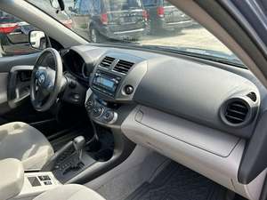 Toyota Rav 4 Base 4WD 2012 / Disponible para la Venta con Bajo Kilometraje, Motor de Gasolina / Auto Usado en Excelentes Condiciones, Sin Accidentes ni Problemas - Product Image 6