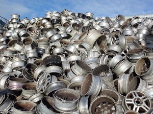 Déchets de jantes en aluminium usagées, matériau de recyclage de jantes de voiture, déchets de jantes en alliage pour le recyclage des métaux et l'exportation en vrac - Product Image 3